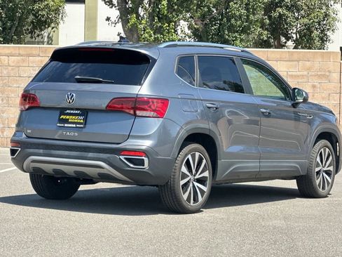 Used 2022 Volkswagen Taos SE FWD image 4