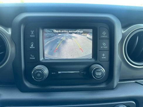 Used 2018 Jeep Wrangler Unlimited Sport AWD/4WD image 19