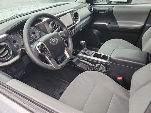Used 2021 Toyota Tacoma SR5 w/ Technology Package image 3