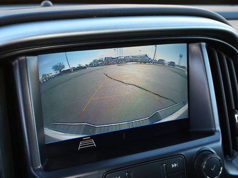 Used 2022 Chevrolet Colorado LT w/ Fleet Safety Package image 4