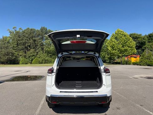 Certified 2025 Nissan Rogue Platinum w/ Tech Package FWD image 6