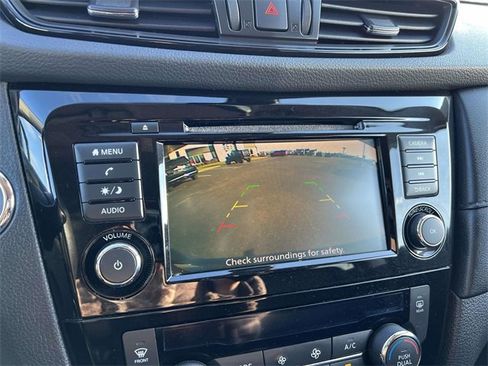 Used 2020 Nissan Rogue SV image 19