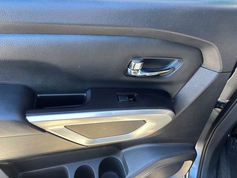 Used 2020 Nissan Titan SV w/ SV Convenience Package image 17