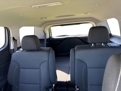 Used 2023 GMC Acadia SLE image 17