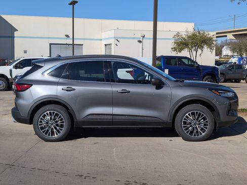 New 2026 Ford Escape SE image 3