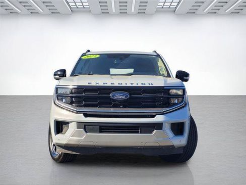 Used 2025 Ford Expedition Platinum AWD/4WD image 2