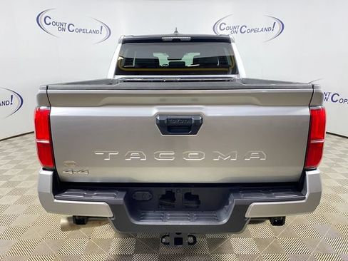 Certified 2025 Toyota Tacoma SR5 AWD/4WD image 5