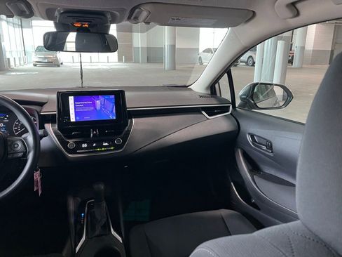Used 2025 Toyota Corolla LE FWD image 39