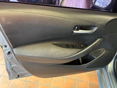 Used 2020 Toyota Corolla LE FWD image 12