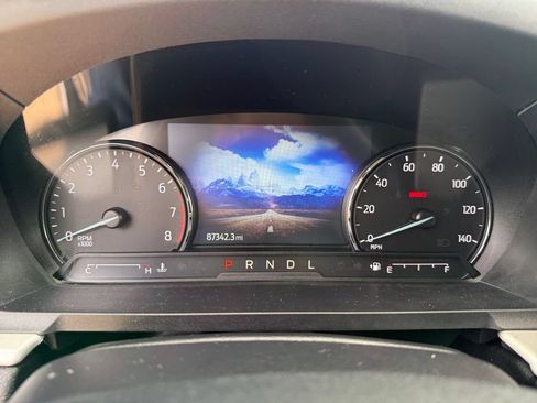 Used 2022 Ford Explorer XLT w/ Equipment Group 202A AWD/4WD image 11