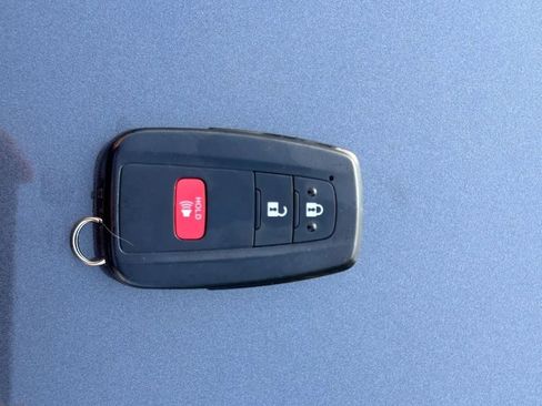 Used 2022 Toyota Prius L Eco FWD image 24