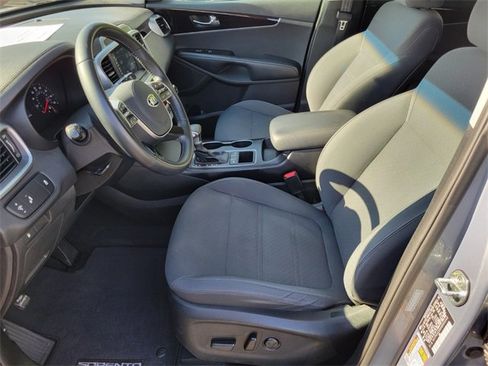 Used 2019 Kia Sorento S image 10