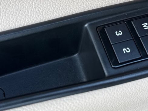 Used 2019 Jaguar XE Premium RWD image 39