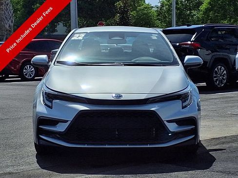 Used 2025 Toyota Corolla SE FWD image 2