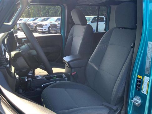 Used 2024 Jeep Wrangler Unlimited Sport AWD/4WD image 8