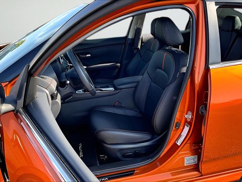 Used 2025 Nissan Sentra SR w/ SR Premium Package FWD image 19