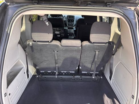 Used 2018 Dodge Grand Caravan SE w/ UConnect Hands-Free Group FWD image 17