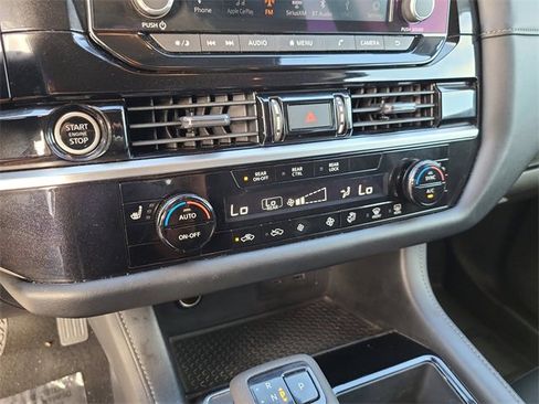 Used 2024 Nissan Pathfinder SV image 31