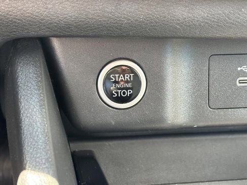 Used 2023 Nissan Rogue SV image 17