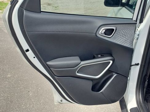 Certified 2025 Kia Soul LX w/ LX Technology Package FWD image 7