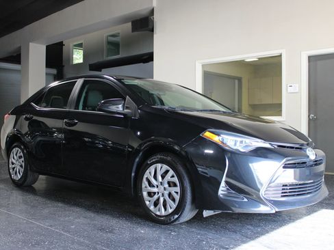 Used 2019 Toyota Corolla LE FWD image 1