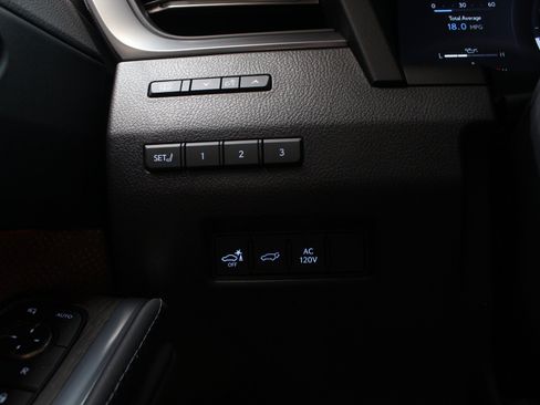 Used 2025 Lexus GX 550 w/ Accessory Package (2T) AWD/4WD image 71