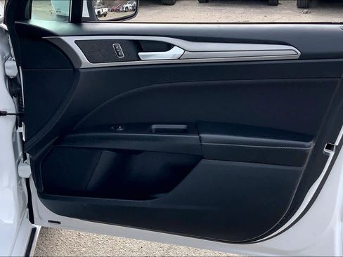 Used 2018 Ford Fusion SE image 22