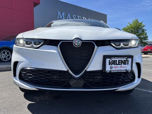 Used 2024 Alfa Romeo Tonale Ti w/ Premium Interior Package AWD/4WD image 12