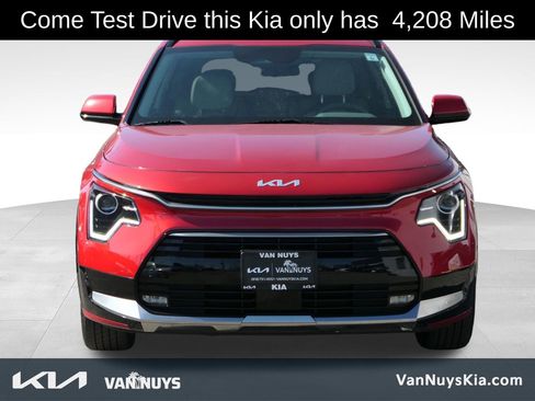 Certified 2025 Kia Niro EX Touring image 8
