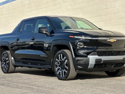 Used 2026 Chevrolet Silverado EV LT image 2