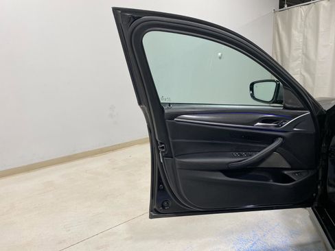 Used 2021 BMW M550i xDrive w/ Executive Package image 22