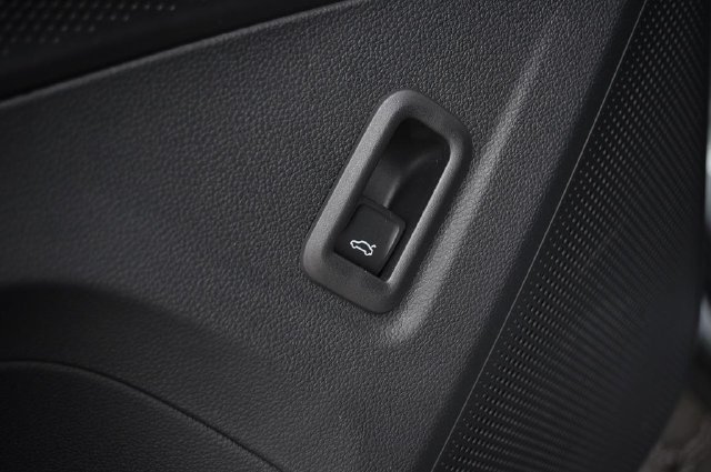New 2026 Volkswagen Tiguan SE R-Line AWD/4WD image 9