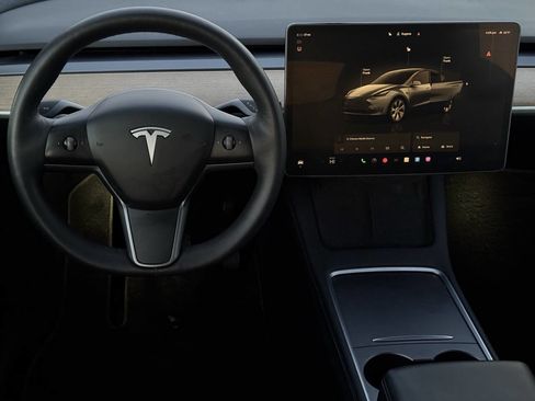 Used 2023 Tesla Model Y Long Range image 16