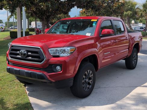 Certified 2023 Toyota Tacoma SR5 AWD/4WD image 5