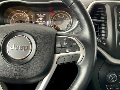 Used 2015 Jeep Cherokee Latitude w/ Comfort/Convenience Group FWD image 25