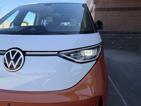 Used 2025 Volkswagen ID. Buzz Pro S Plus AWD/4WD image 11