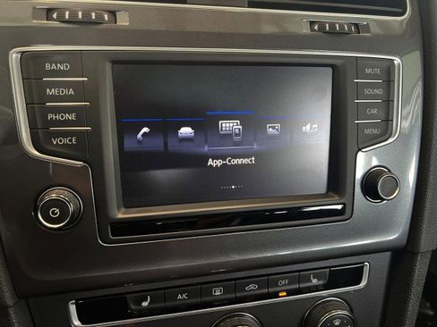 Used 2017 Volkswagen Golf SE AWD/4WD image 19