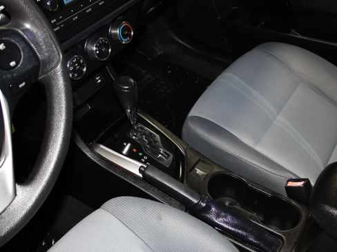 Used 2015 Toyota Corolla L FWD image 19