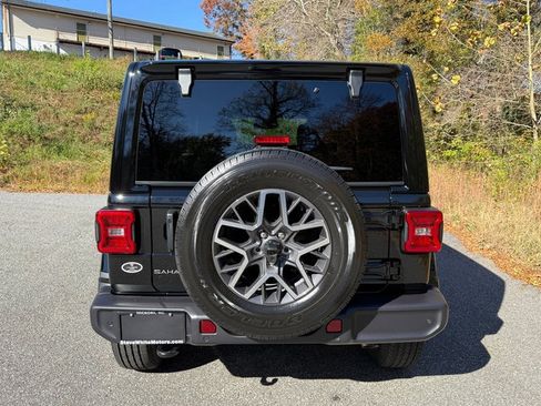 New 2026 Jeep Wrangler Unlimited Sahara AWD/4WD image 8