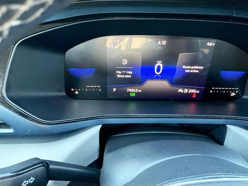 Used 2023 Volkswagen Taos SE w/ Panoramic Sunroof Package image 38