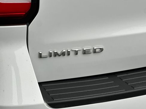 Used 2023 Ford Expedition Limited image 28