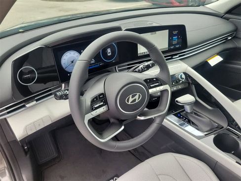 New 2025 Hyundai Elantra Limited image 22