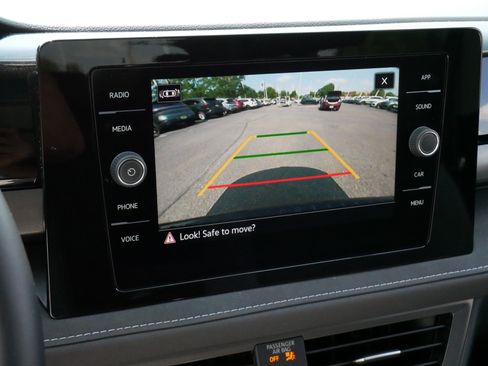 Certified 2025 Volkswagen Taos SE AWD/4WD image 30