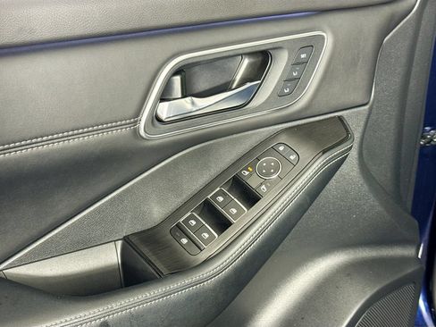 Used 2024 Nissan Rogue Platinum FWD image 23