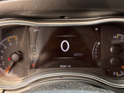 Used 2014 Jeep Grand Cherokee Limited image 13