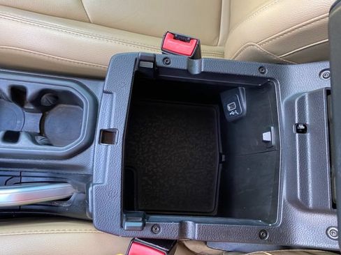 Used 2019 Jeep Wrangler Unlimited Rubicon w/ Dual Top Group AWD/4WD image 22