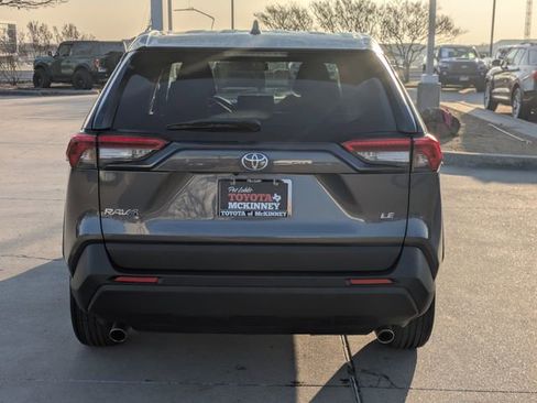 Used 2022 Toyota RAV4 LE image 7