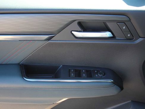 New 2026 GMC Acadia AT4 w/ Luxury Package image 32