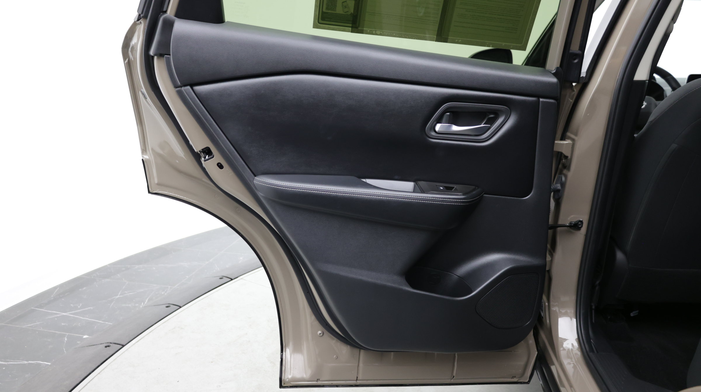 Used 2025 Nissan Rogue SV FWD image 27