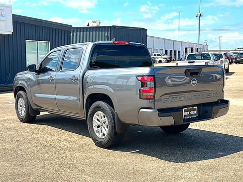 Used 2024 Nissan Frontier SV w/ Technology Package RWD image 6